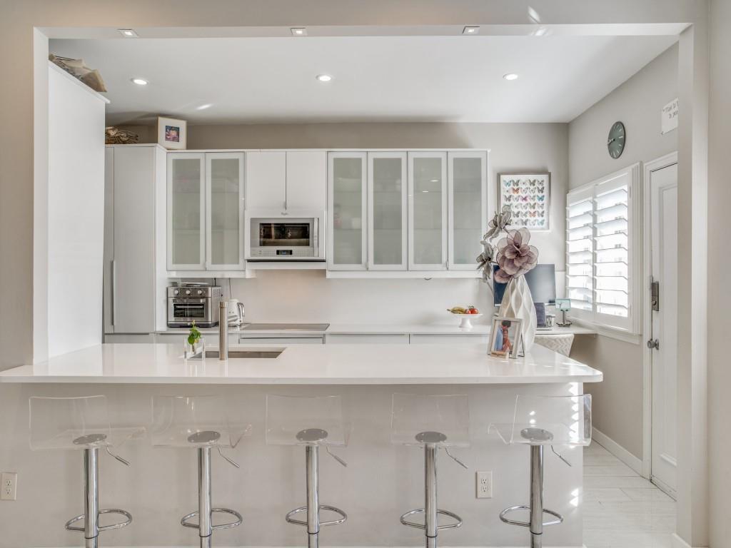 Royal Lane Condos 5800 - Residential