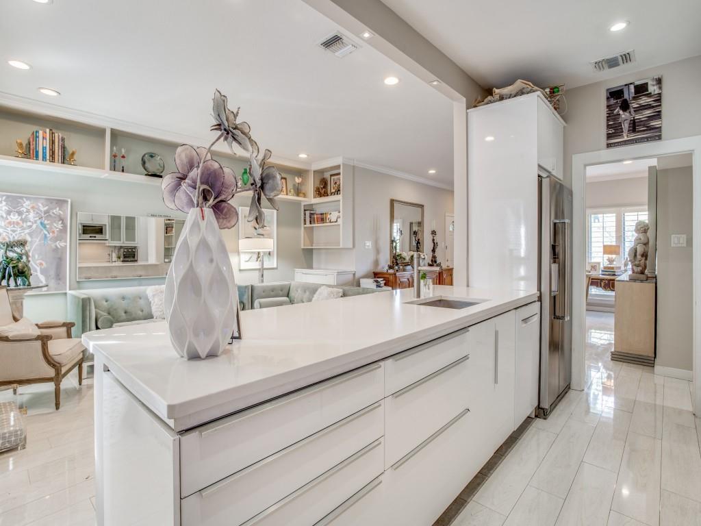 Royal Lane Condos 5800 - Residential