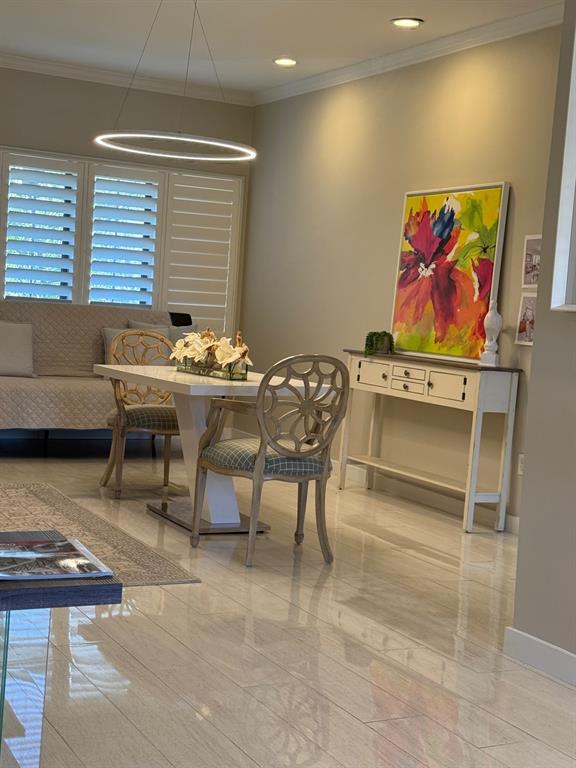 Royal Lane Condos 5800 - Residential