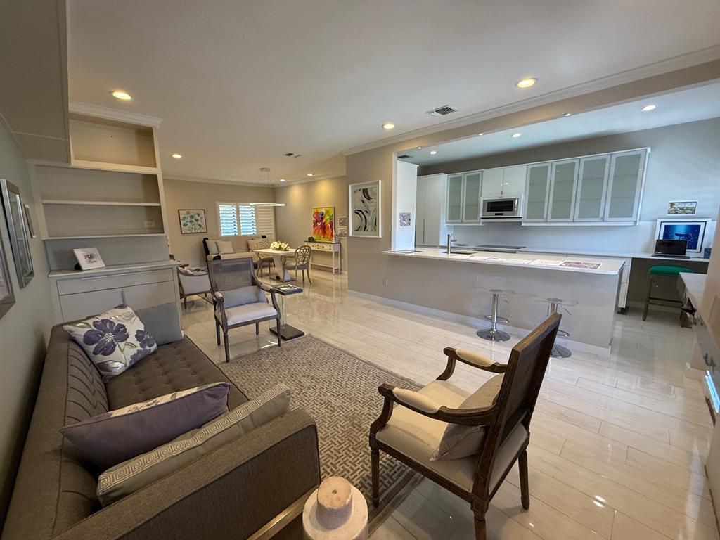 Royal Lane Condos 5800 - Residential