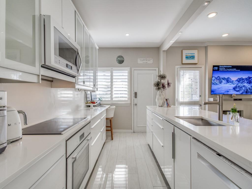 Royal Lane Condos 5800 - Residential