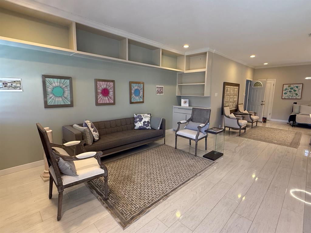 Royal Lane Condos 5800 - Residential