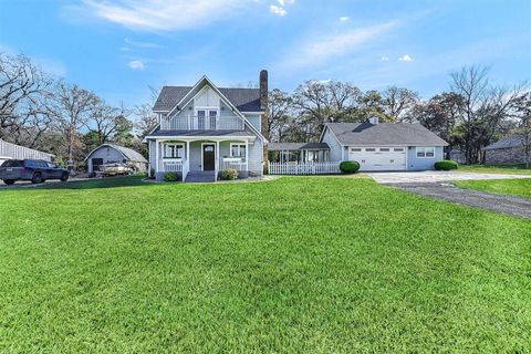 Photo of 123 Pontiac Drive, Lake Kiowa, TX 76240 (MLS # 21206656)