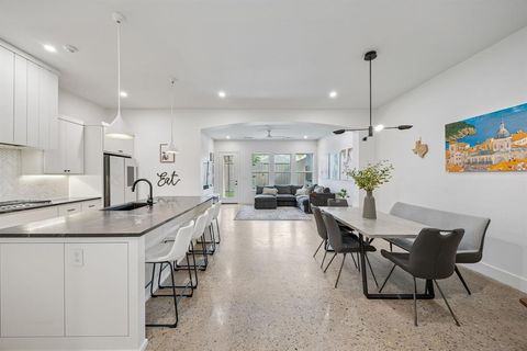 5104 Vandelia Street Dallas TX 75235