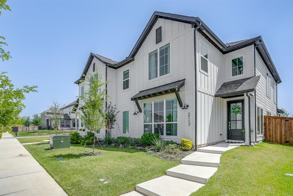 Photo of 2117 Eastus Lane, Fort Worth, TX 76008 (MLS # 21251530)