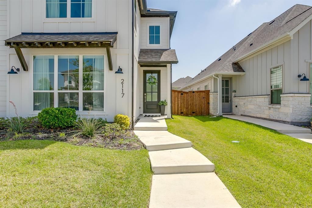 Photo of 2117 Eastus Lane, Fort Worth, TX 76008 (MLS # 21251530)