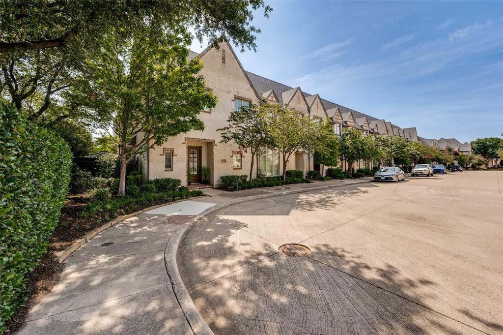 17254 Lechlade Lane