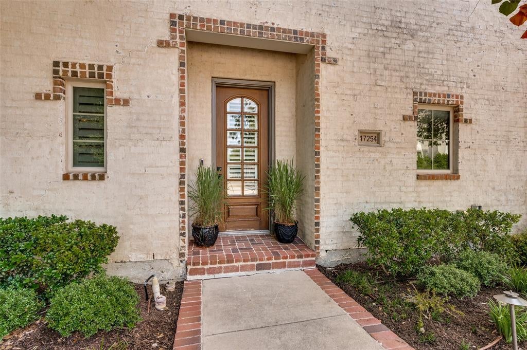 17254 Lechlade Lane