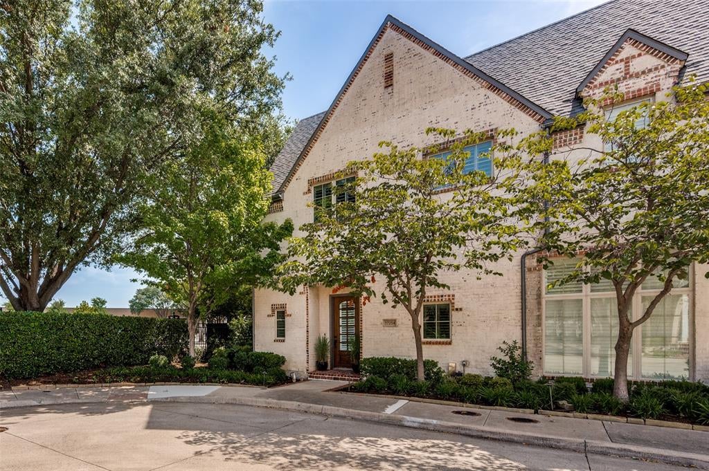 17254 Lechlade Lane