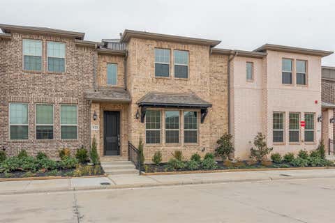 Photo of 913 Ponds Edge Lane, Euless, TX 76040 (MLS # 21315204)
