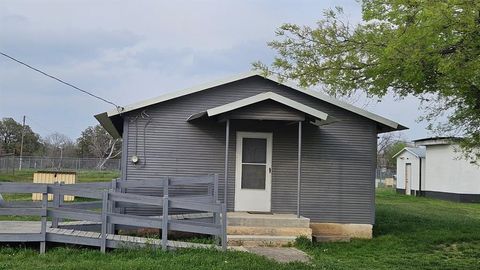 4 W Sherman Street Mullin TX 76864