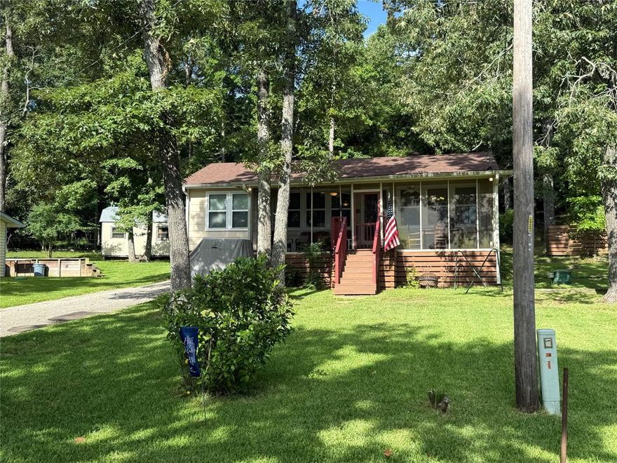 Wonderful lake front home in the piney woods of East Texas.  Lake Frankston is one of the best fishing lakes in East Texas. This beautiful home is located on a prime area of the lake with open water views. The 2 bedrooms, 2 bath home has 1140 sq ft of living space and is the perfect size for part time or full-time residents. Features include open floorplan, dining room, screened in porches, separate utility room, many closets for storage, storage shed and boat house.  Enjoy sitting on the screened in porch drinking your morning coffee or seeing the beautiful sunsets.  Hang out on the dock with your fishing pole, read a book or go swimming. Take a golf cart ride around the 3.2-mile road around the lake and enjoy the views while visiting with others in the community.  Welcome home to the peaceful Lake Frankston!