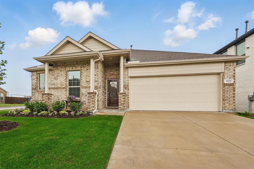 1223 Sequoia Lane