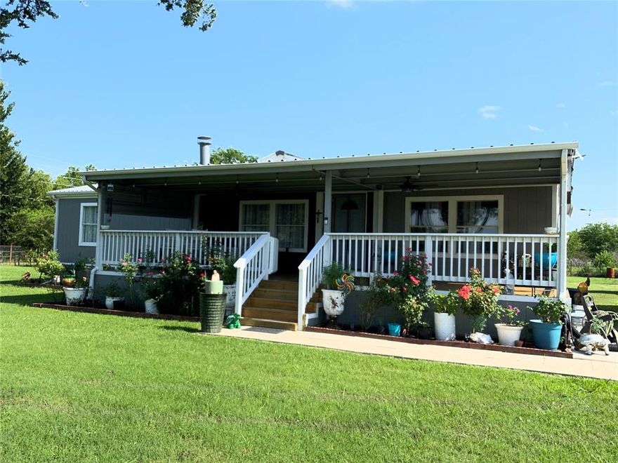 Well maintained property on 1  acre lot, 3 bedroom 2 bathroom, living area has wood burning fireplace, dining and beautiful kitchen with huge granite island. An extra space can be use as an office. Separate Laundry room. Huge carport to park 3 cars, it has stairs to storage area.Electric gate, new fence. this house has front and back porch to enjoy mornings or evenings. Septic tank has  maintenance every 3 months.

Buyer agent to verify all information