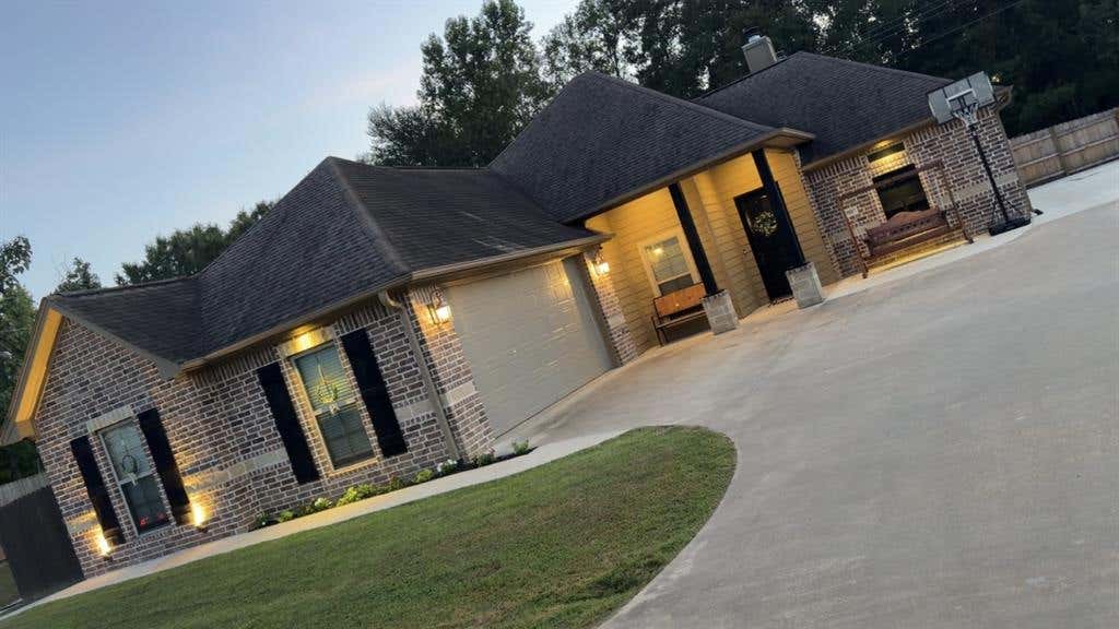 Photo of 160 Serenity Lane, Marshall, TX 75672 (MLS # 21353673)