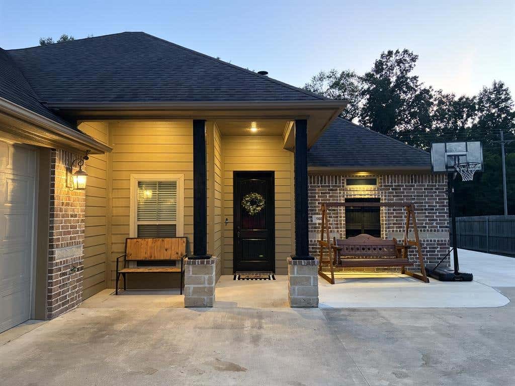 Photo of 160 Serenity Lane, Marshall, TX 75672 (MLS # 21353673)