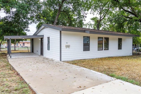 Photo of 311 Glenfield Drive, Garland, TX 75040 (MLS # 21403506)