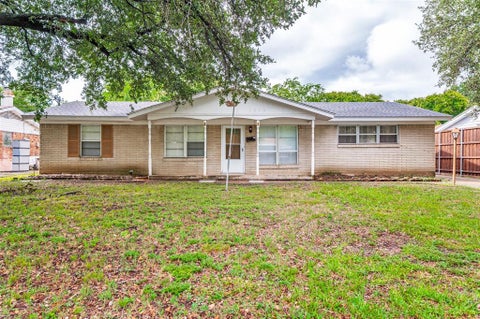Photo of 1818 Tartan Drive, Carrollton, TX 75006 (MLS # 21298625)