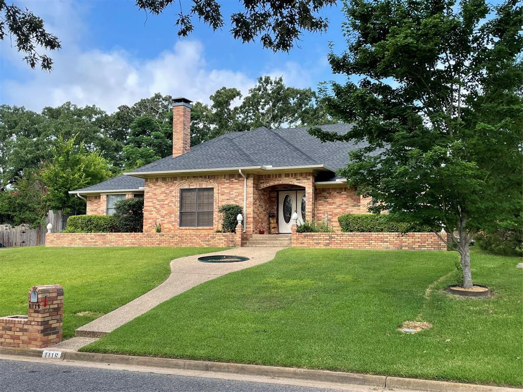 1116 E Oval Drive