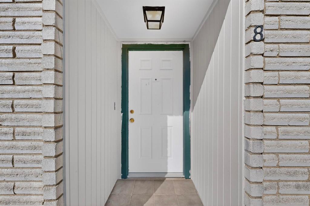 8 W Townhouse Lane 32