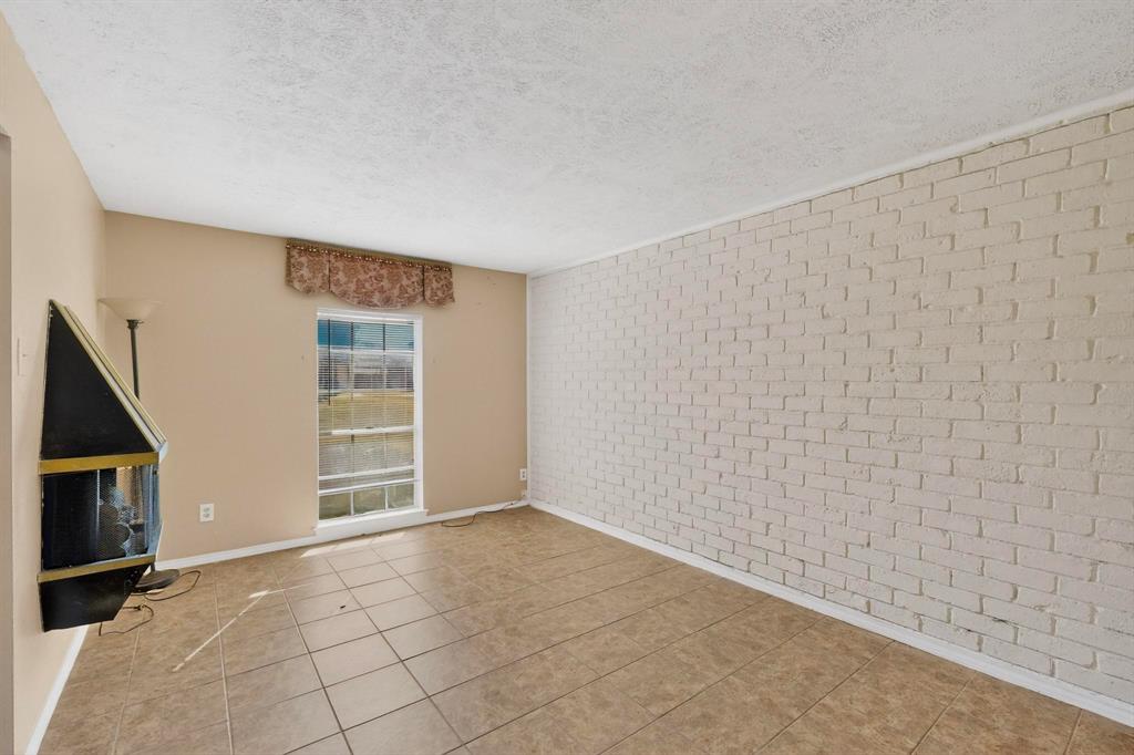 8 W Townhouse Lane 32