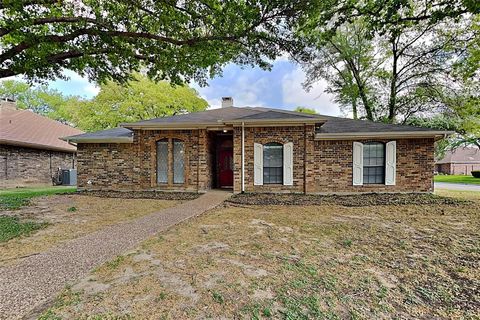 Photo of 1201 Indian Paint Trail, Lewisville, TX 75067 (MLS # 21224952)