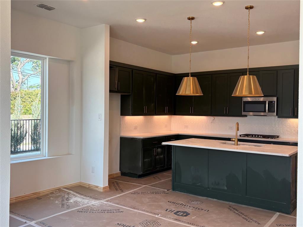 921 Janwood