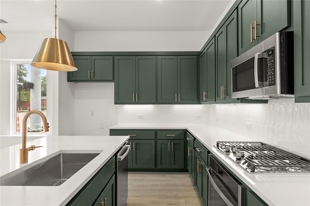 921 Janwood