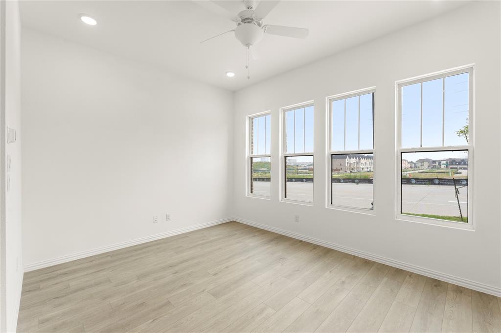 921 Janwood