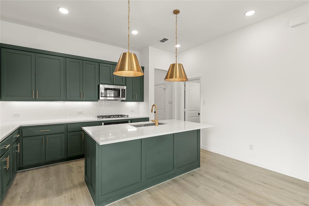 921 Janwood