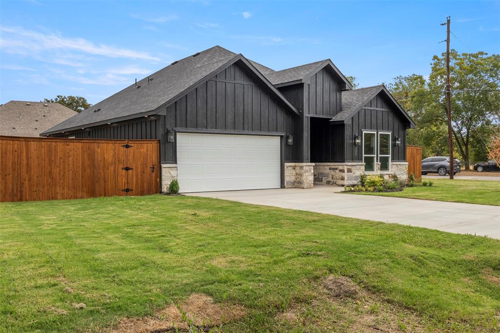 736 Old London Lane