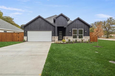 Photo of 736 Old London Lane, Mesquite, TX 75149 (MLS # 21402651)