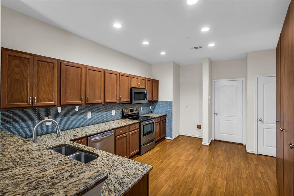 Oak Point Estates - Residential