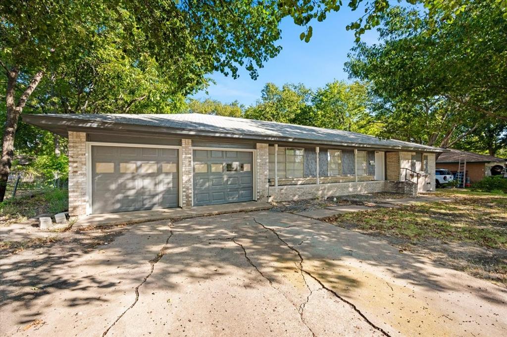 305 Valleyglen Drive