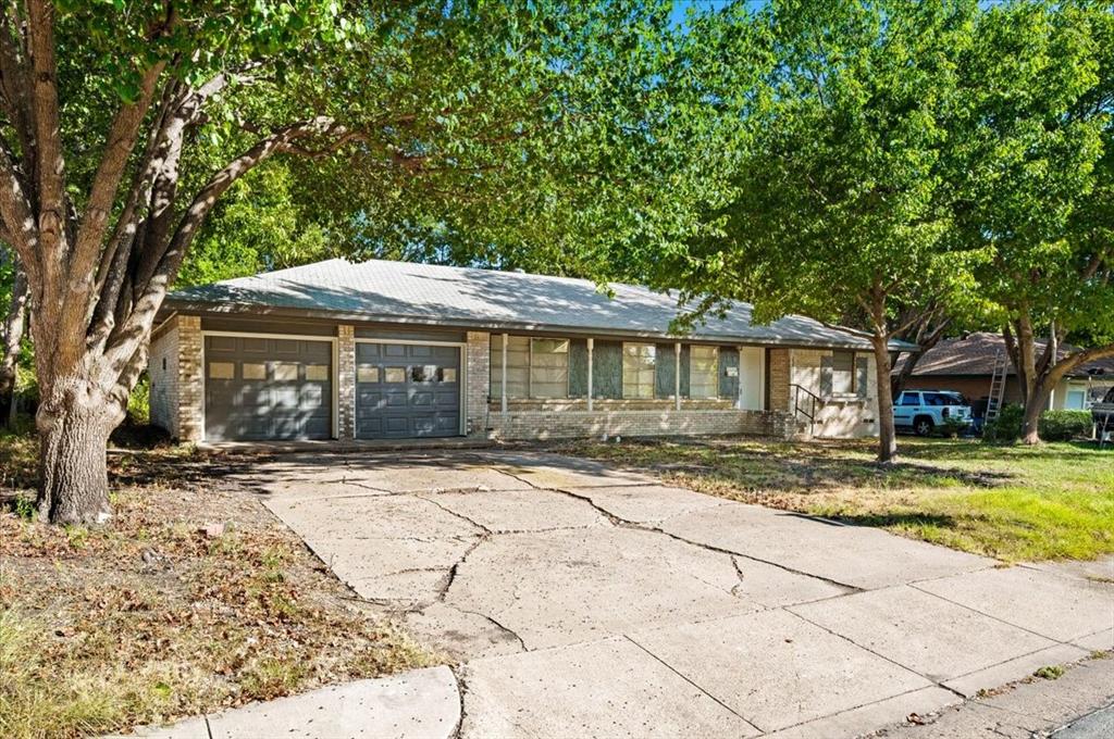 305 Valleyglen Drive
