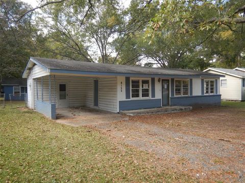 Photo of 8122 Roosevelt Drive, Shreveport, LA 71129 (MLS # 21112668)