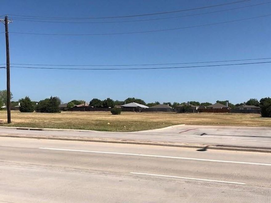 Excellent 4.404 acres of vacant land, zoned light commercial, at the retail corner of fast-growing Little Elm, which has grown over 45% in the past 5 years. Excellent Demographics: 113,720 people with household incomes over $108,471 within a 5-mile radius of the site. Site is located across Hart Road from the new 7,500 seat Little Elm ISD Athletic Complex.
The recently opened Lake Lewisville Toll Bridge will ensure that traffic counts will double in the near future.