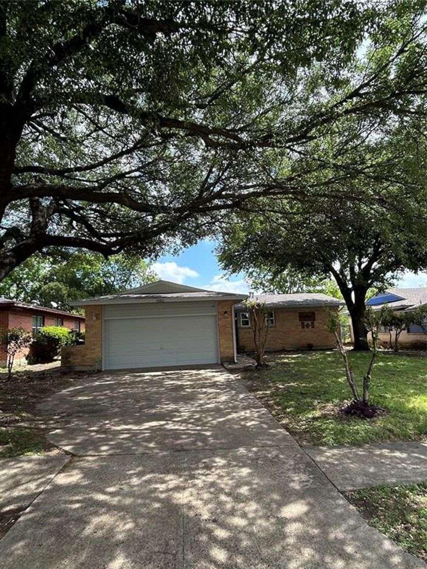 Open floor plan, remodel home near freeways and walking distance to LIFE School, new paint, Carpet in the bedrooms, vinyl flooring trough out the house, new windows, kitchen cabinets and granite counter tops. MUST SEE. It has a two car garage. Sprinkler system.
