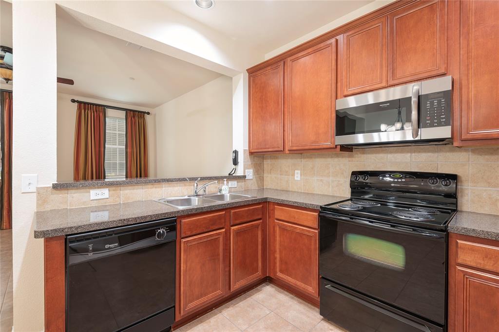 Pasquinellis Village On The Green - Residential