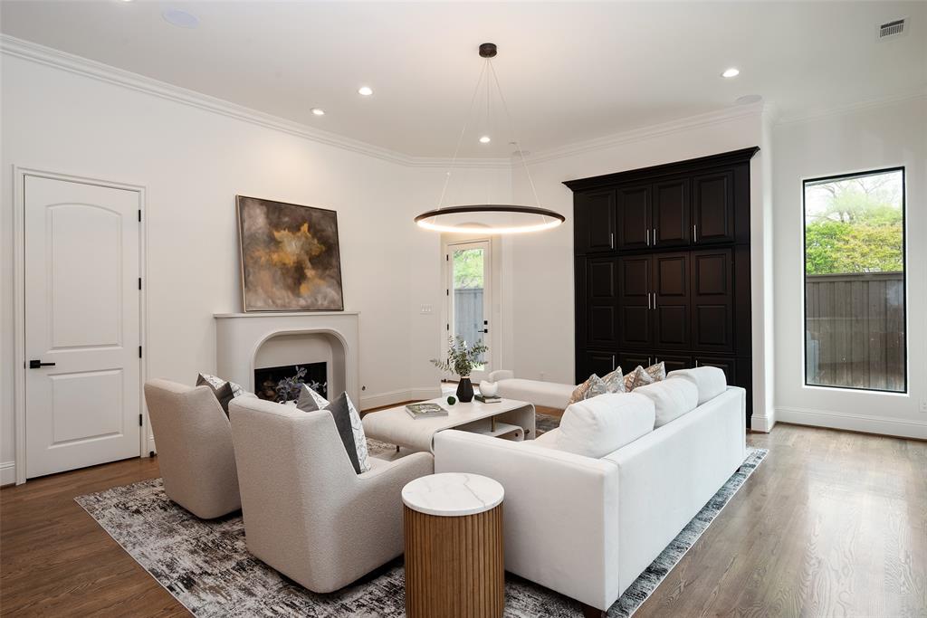 ROYAL CREST - Residential