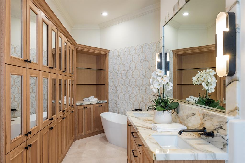 ROYAL CREST - Residential