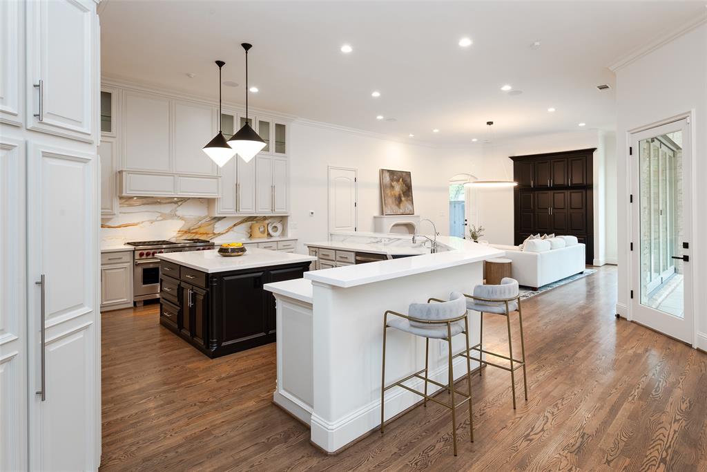 ROYAL CREST - Residential