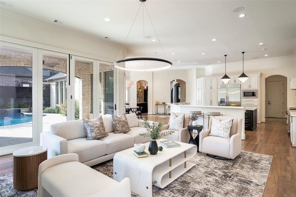 ROYAL CREST - Residential