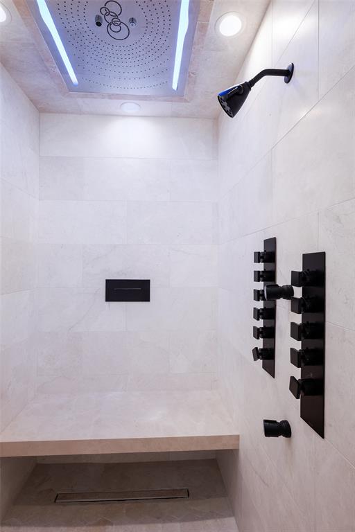 ROYAL CREST - Residential