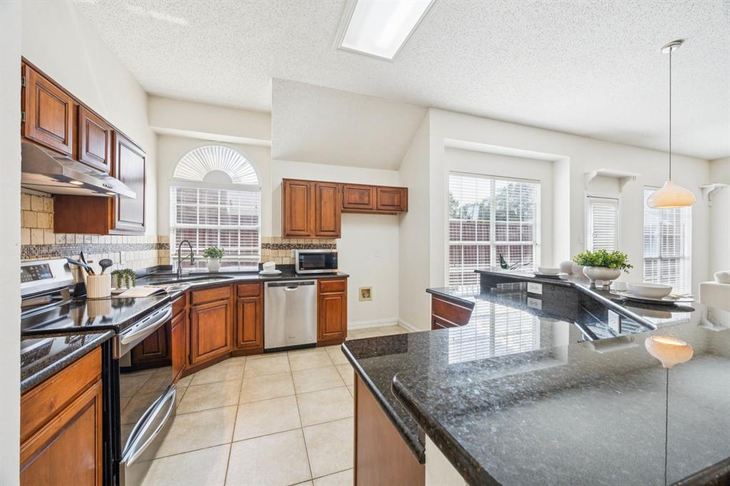 6909 Wickliff Trail