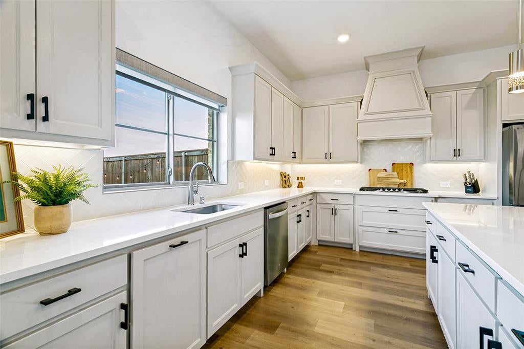 631 Verrine Way