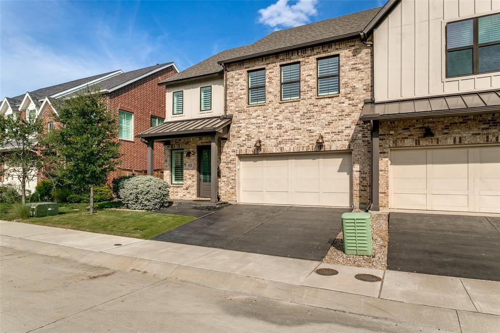 631 Verrine Way