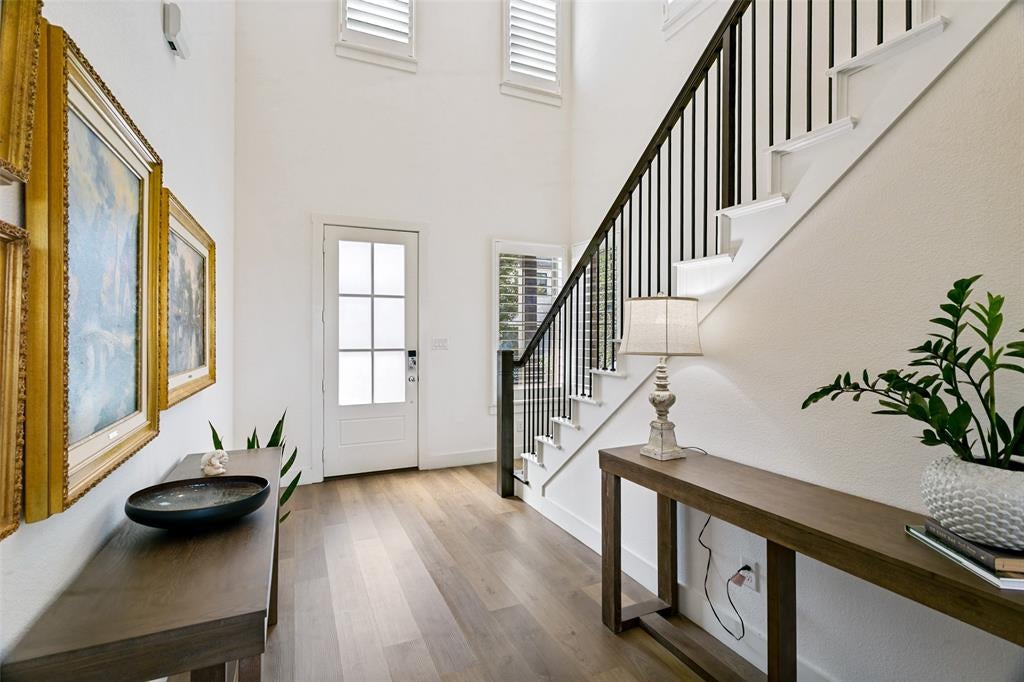 631 Verrine Way