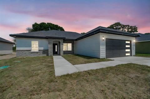 221 Harris Boulevard Malakoff TX 75148