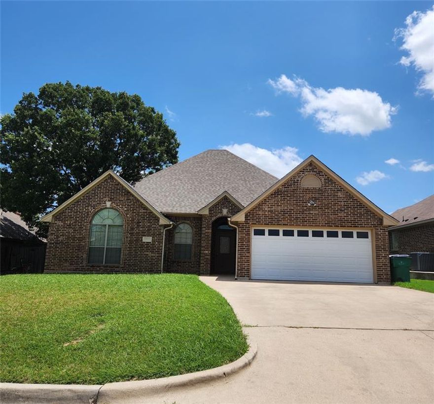 Nice Price Improvement on this one.
Great home close to the High School on a quiet street. NO HOA but homes show pride of ownership. New roof Summer 2025.
4 bedrooms and 2 bathrooms. Large living room with wood burning fireplace. Large kitchen with granite countertops and breakfast bar plus dining area just off the kitchen. Large covered back porch and fenced backyard. Primary bedroom has ensuite with 2 walk-in closets, vanity with double sinks, soaker tub and separate shower. Split bedrooms with 3 bedrooms and additional bath on the opposite side of house from Primary. Call to see this one today.
Needs some touch paint inside and price reflects those items.
NEW Roof was done Summer 2025.